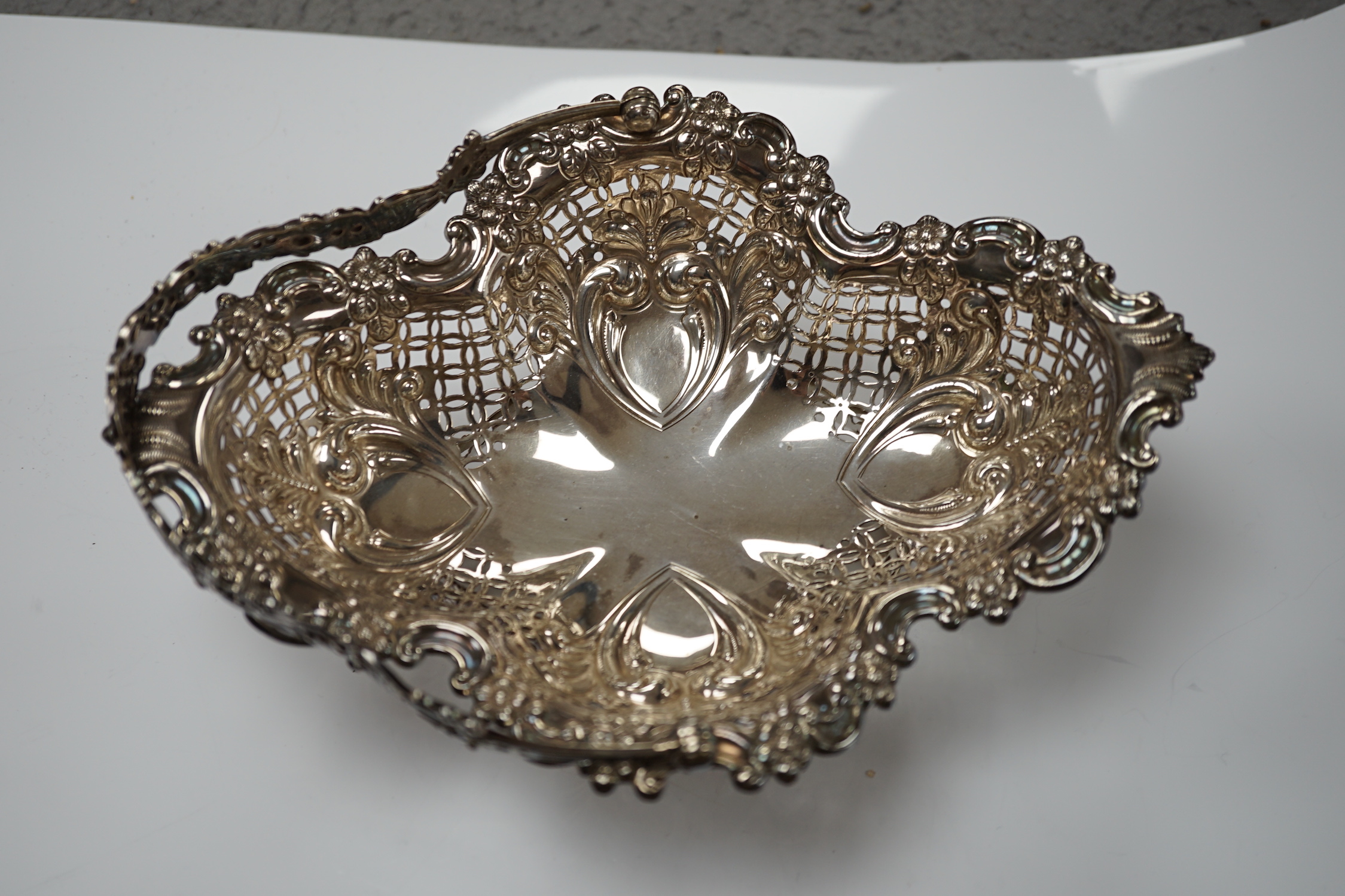 A Victorian pieced silver oval basket, James Dixon & Sons, Sheffield, 1894, 25.6cm, 13.7oz.